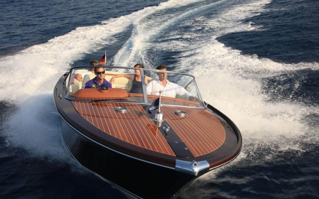 Graf Bootsbau - Bootsfahrt auf Wasser